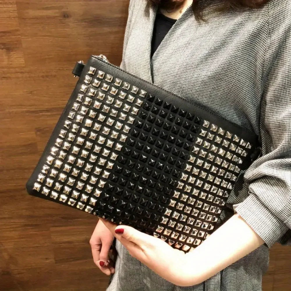 Women's Fashion Vintage riveted underarm bag Trend Large capacity commuter clutch bag